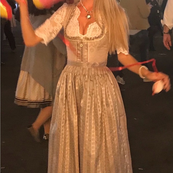 Authentic Dirndl - Picture 8 of 9